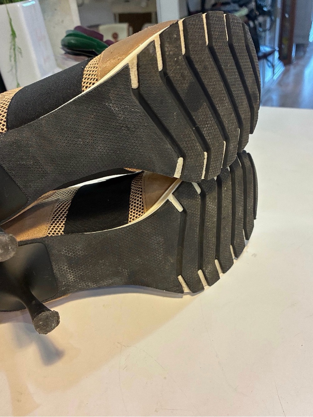 Sneex the ICON Camel & Black Heels $395 retail - Picture 4 of 6